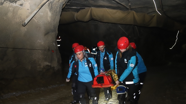 Maden ocağındaki göçük tatbikatı gerçeği aratmadı