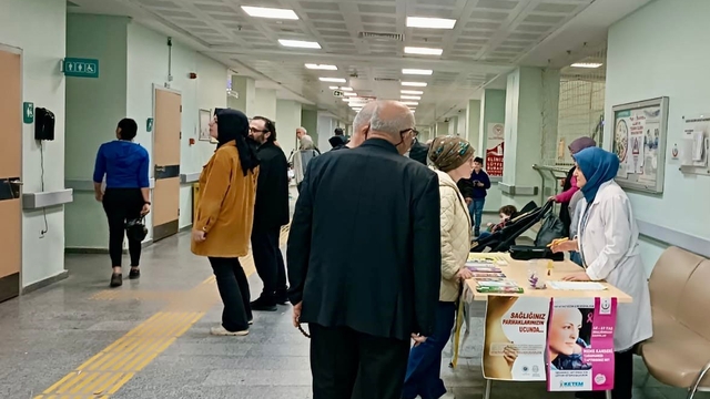 Düzce'de Kanser Haftası'nda farkındalık standı kuruldu