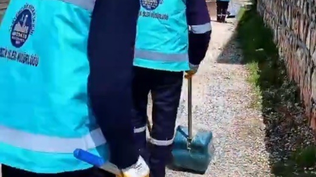 Antakya Belediyesi, Suvatlı Mahallesi'nde temizlik çalışmalarını sürdürüyor