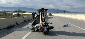 Bayındır'da otomobille çarpışan motosikletli yaralandı