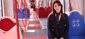 Diş teknikerliğini bıraktı, hayallerinin peşinden gidip vatman oldu