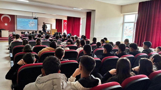 Dijital çağın yeni tehdidi "siberkondri" masaya yatırıldı