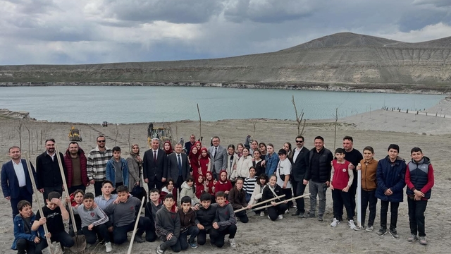 Karapınar'da fidanlar geleceğe nefes olacak