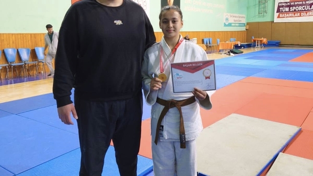 Kayserili sporcular Aksaray'dan 2 madalya ile döndü