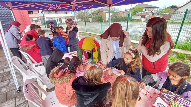 Dünya Romanlar Günü'nde gençlerden anlamlı buluşma