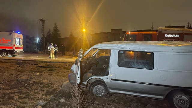 Karaman'da takla atan panelvandaki 2 kişi ölümden döndü