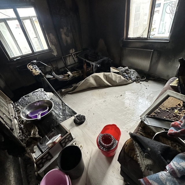 Elektrik konağından çıkan dairedeki yangın söndürüldü