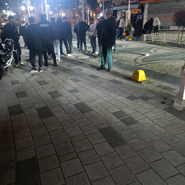 Trafiğe kapalı caddede motosiklet çocuğa çarptı