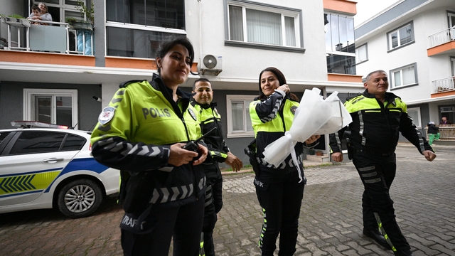 Kanser hastası polis memuruna meslektaşlarından duygulandıran sürpriz
