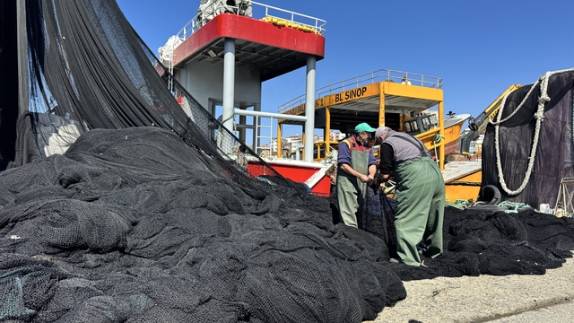 Üç tarafı denizle çevrili Sinop'ta balık avı sezonu bereketli kapanıyor