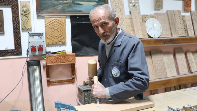 Yaklaşık yarım asırdır ahşaba şekil veriyor