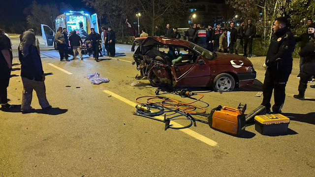 Antalya'da otomobiller çarpıştı: 1 ölü, 5 yaralı