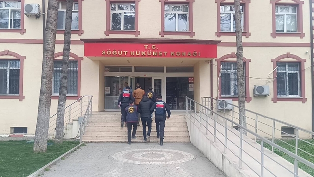 Bilecik'te 670 bin TL'lik kablo hırsızlığı
Jandarma 'köstebek' operasyonda 6 kişiyi yakaladı, 2 kişi tutuklandı