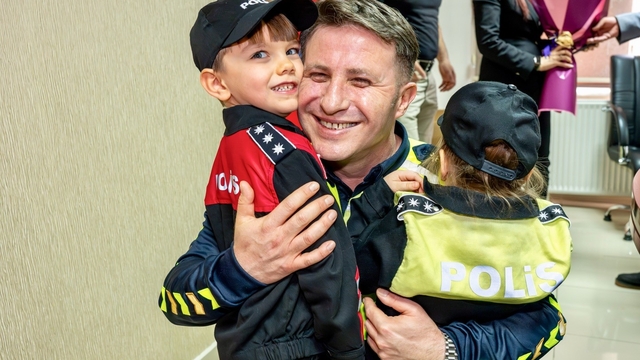 Bilecik'te anaokulu öğrencilerinden polislere 181'inci yıl sürprizi