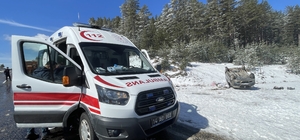 Bolu'da takla atan hafif ticari araçtaki 3 kişi yaralandı