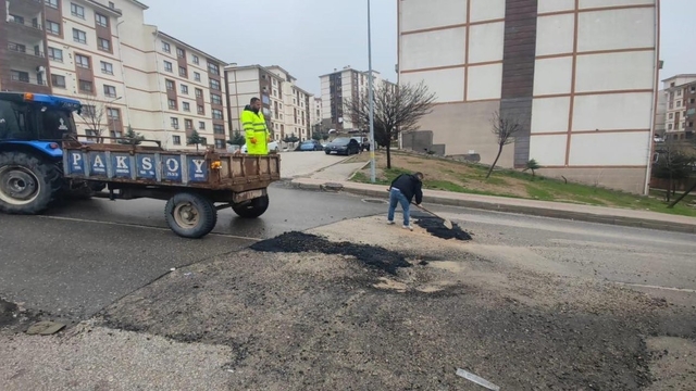 Şırnak'ta yollar için geçici asfaltlama çalışmaları başladı
