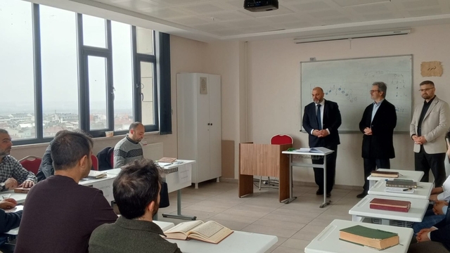 Kütahya'da imam hatip ve müezzin kayyımlara hizmet içi eğitim kursu