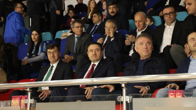 Protokolden Kütahya Belediyespor'a tribün desteği