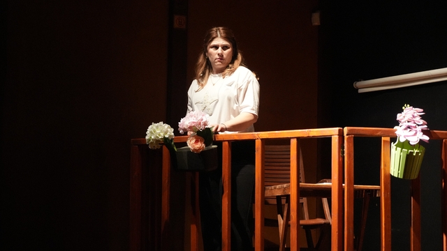 Kanseri yendi, kendi hayatını yazıp oynadı
İki kez kanseri yenen tiyatrocunun yaşam mücadelesi sahneye taşındı