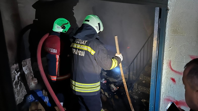 Yozgat'ta metruk binada çıkan yangın kısa sürede söndürüldü
