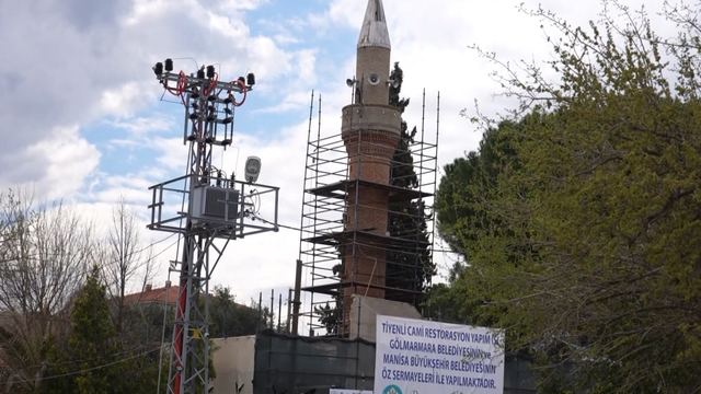 Depremde hasar gören caminin restorasyonuna başlandı