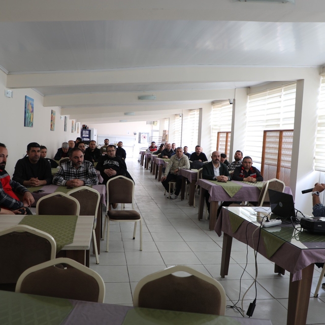 Uşak'ta buzağı kayıplarını azaltmaya yönelik eğitim programı düzenlendi