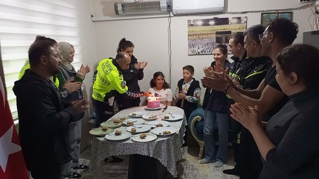 Polisten engelli Atike'ye sürpriz doğum günü