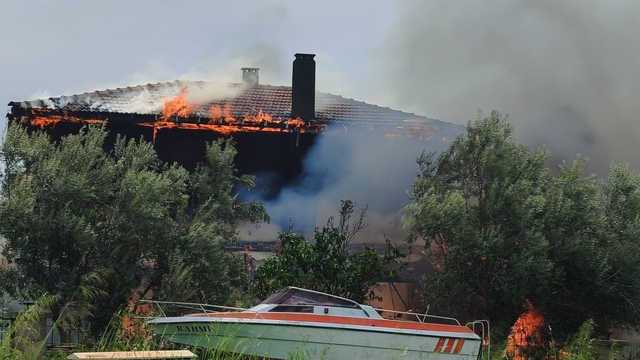 Çanakkale Assos'ta villada çıkan yangın söndürüldü