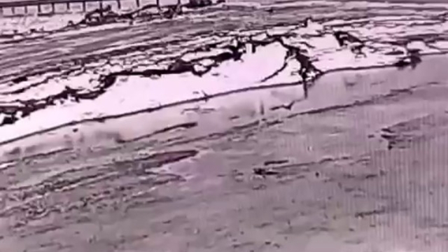 Tatvan'da otomobil takla attı: Sürücü yaralandı