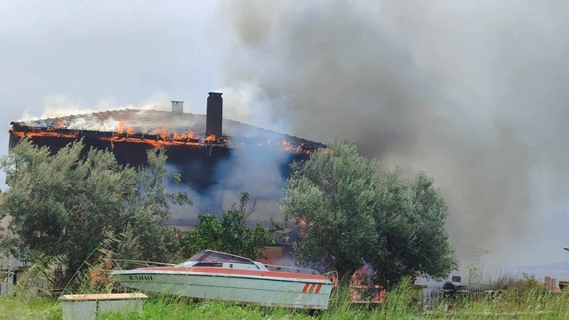 Ayvacık'ta villa yangını