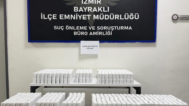 İzmir'de 102 bin 596 uyuşturucu hap ele geçirildi