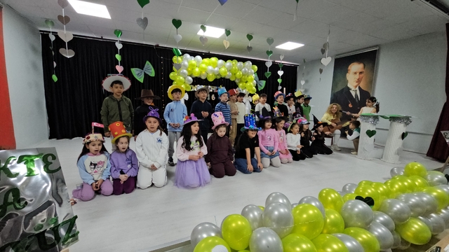 Zonguldak'ta miniklerden renkli mesaj, şapkalarıyla empati vurgusu yaptılar