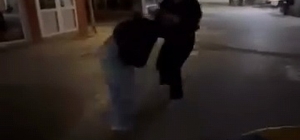 Bursa'da genç kızların saç saça kavgası kamerada