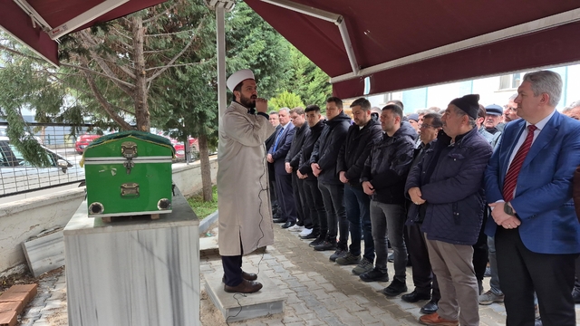 Kaymakamın makam aracı ile çarpışan otomobilin sürücüsü toprağa verildi