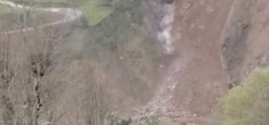 Rize'de yamaçtan düşen kaya saniye saniye kameraya yansıdı