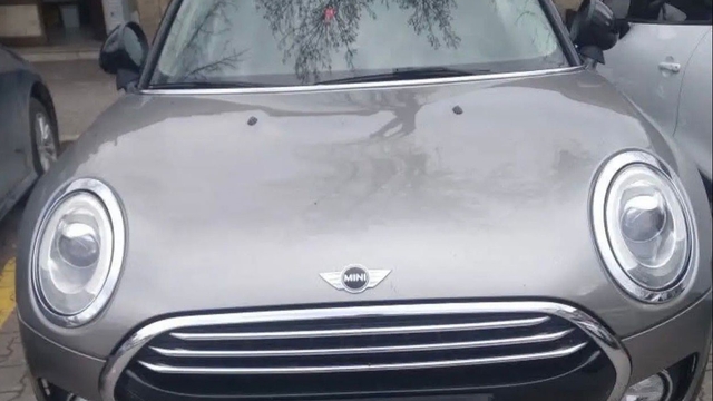 Tutuklu Başkan Yalım'ın sevgilisine altığı milyonluk otomobil ve diğer araçlar kayyım atanan otelde görüntülendi