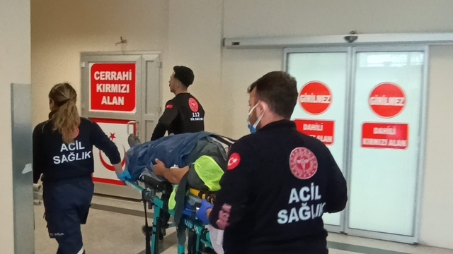 İnşaat iskelesi çöktü bir işçi yaralandı