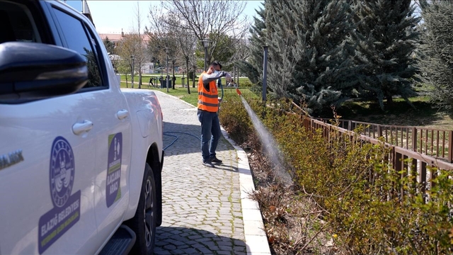 Elazığ'da haşereyle mücadele sürüyor