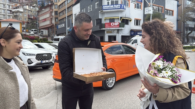 Zonguldak'ta gazeteciler, "Polis Haftası" dolayısıyla görev yapan ekipleri ziyaret etti
