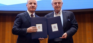 YÖK ile EBSO arasında iş birliği protokolü YÖK Başkanı Erol Özvar: "İmzaladığımız protokol, yükseköğretim ile sanayi arasında güçlü ve kalıcı bir ekosistem kurma iradesinin somut bir tezahürüdür" "Çok daha fazla sayıda OSB-MYO'yu ülkemize kazandıracağız" "İzmir'de 41 farklı sektörle yapmış olduğumuz analiz sonucunda eşleşmiş olan 93 farklı program türünde eğitim gören toplam 12 bin 627 öğrenci işletmede mesleki eğitim imkanlarından istifade edecek"