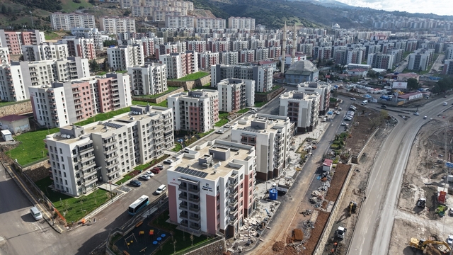 Kahramanmaraş'ta depremzedeler Doğukent'teki yuvalarına taşınıyor