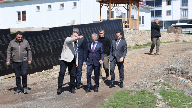 Bingöl Valisi Çelik, Kentpark Projesi inşaatında incelemede bulundu