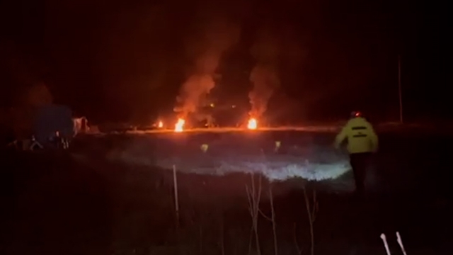 Bolu'da çiftçiler meyve ağaçlarını ateş yakarak koruyor
