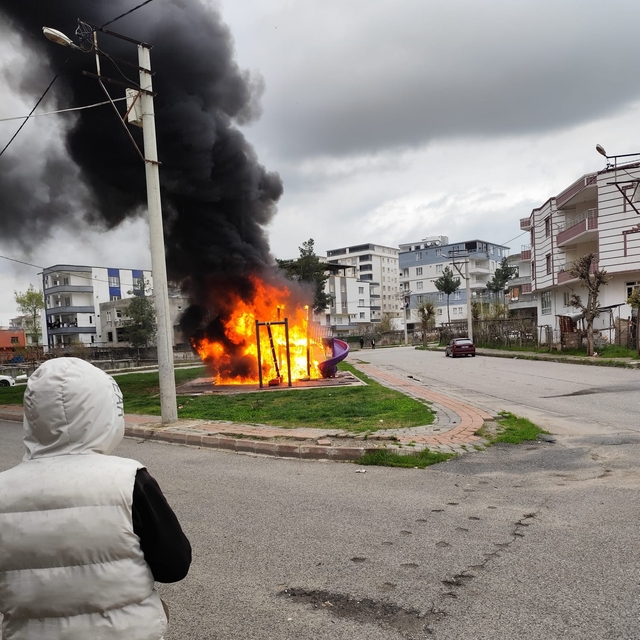 Batman'da çocuk parkında korkutan yangın