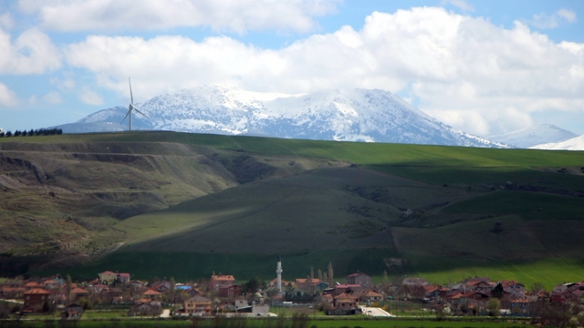Nisan sürprizi: Amasya'nın zirveleri beyaza büründü