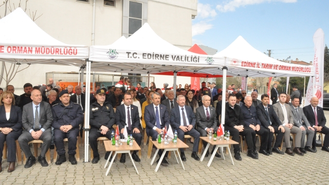 Keşan'da çiftçiye yüzde 75 bakanlık destekli hibrit ayçiçeği tohumu dağıtıldı