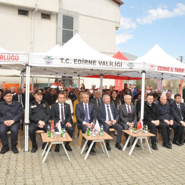 Keşan'da çiftçiye yüzde 75 bakanlık destekli hibrit ayçiçeği tohumu dağıtıl...