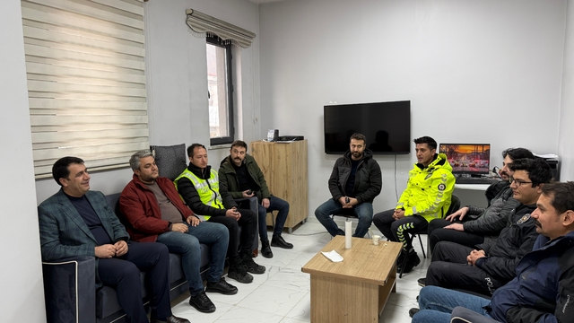 Şemdinli'de polislere pasta sürprizi