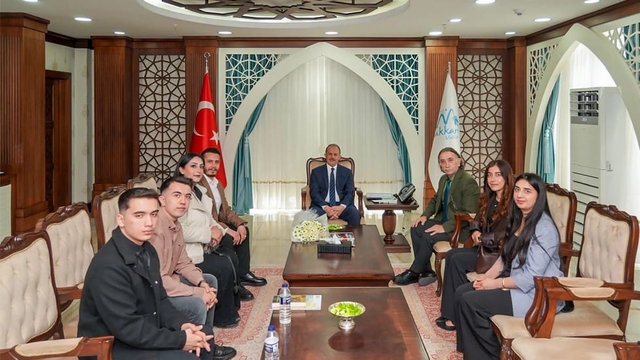 Hakkari Üniversitesi Rektörü Prof. Dr. Gençcelep, Vali Taşyapan'ı ziyaret etti