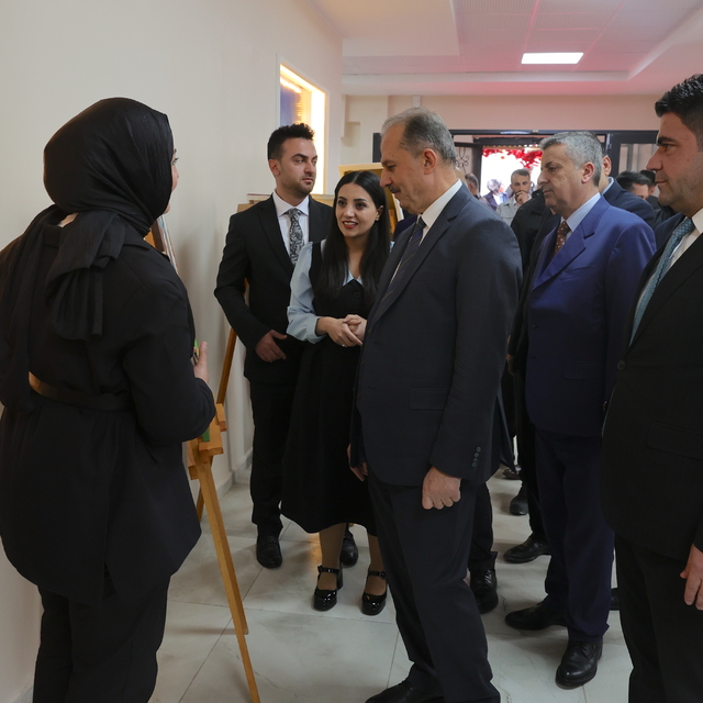 Hakkari'de "Kim Var?" sanat etkinliği düzenlendi